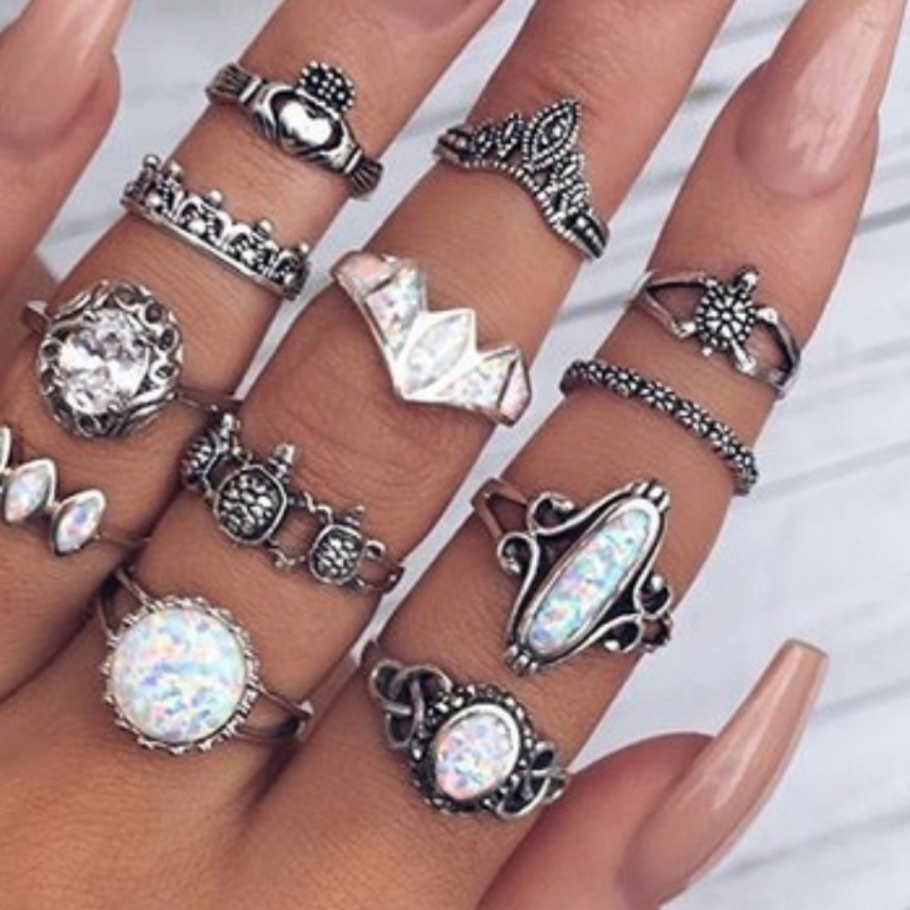 🔥LAST!!🔥90's STYLED 12PC MIDI RING SET! - Picture 4 of 8